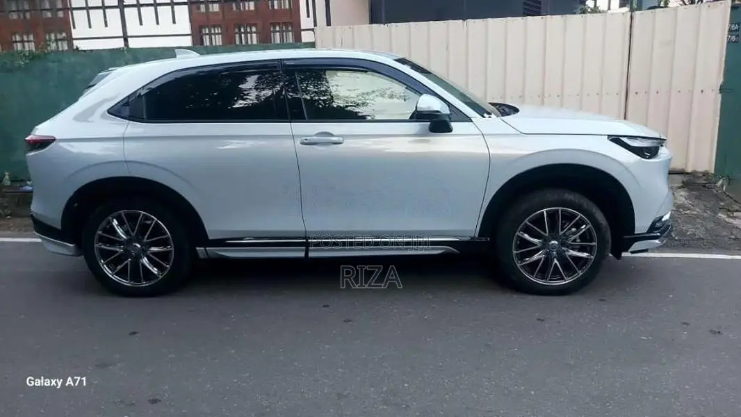 Honda Vezel 2023 SUV (Used)