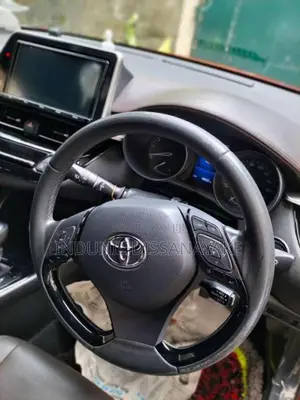 Toyota CHR 2017 SUV (Used)