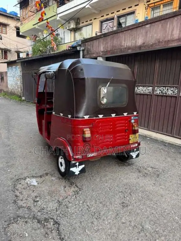 Bajaj RE 2 Stroke 2005 Three Wheel (Used)