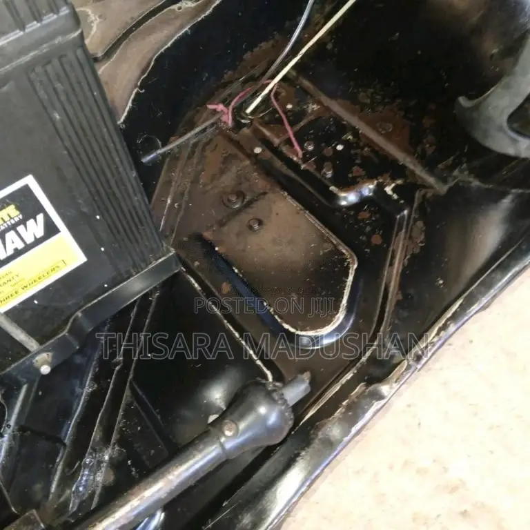 Bajaj 4 stroke 2011 Three Wheel (Used)