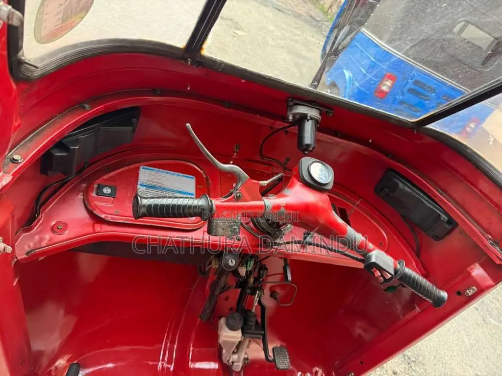 Bajaj RE 2 Stroke 2005 Three Wheel (Used)