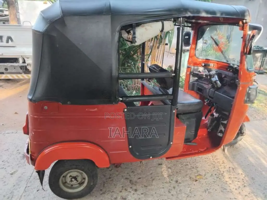 Bajaj 4 Stroke 2016 Three Wheel (Used)