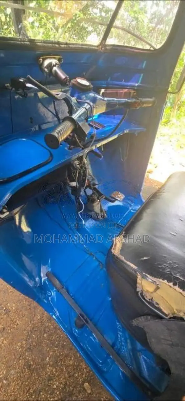Bajaj RE 2 Stroke 2005 Three Wheel (Used)