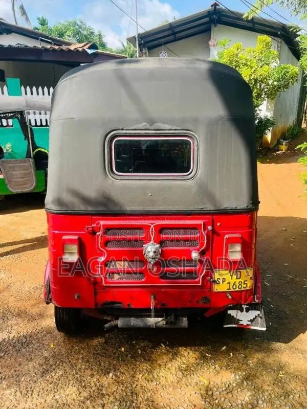 Bajaj 4 stroke 2010 Three Wheel (Used)