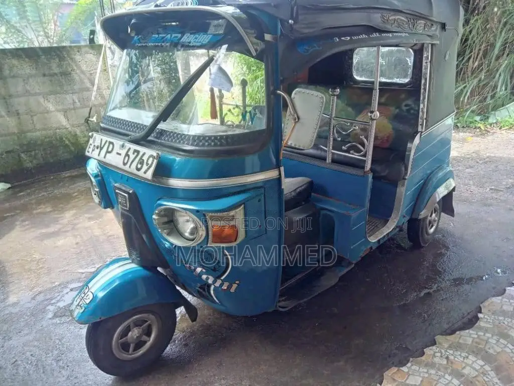 Bajaj 4 Stroke 2011 Three Wheel (Used)