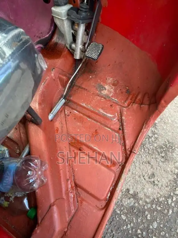 Bajaj RE 2 Stroke 1999 Three Wheel (Used)