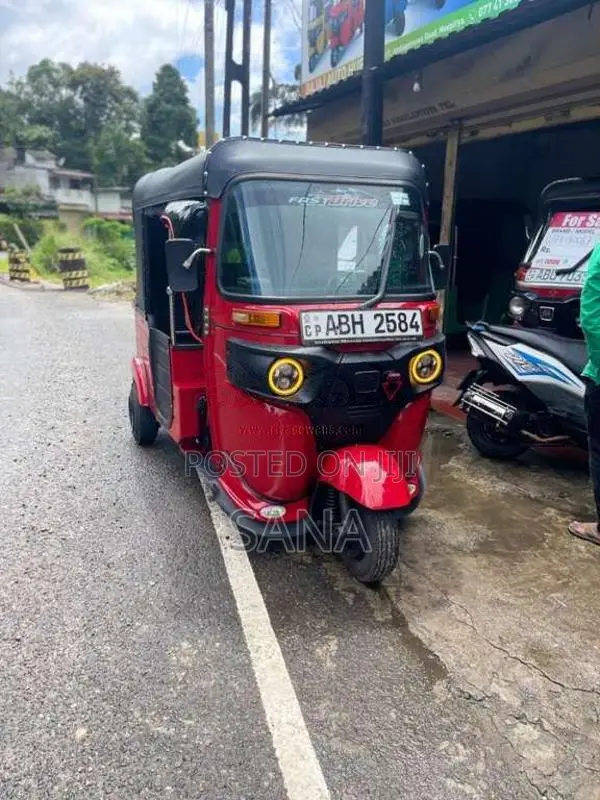 Bajaj RE 205 2015 Three Wheel (Used)