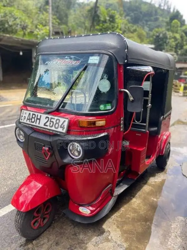 Bajaj RE 205 2015 Three Wheel (Used)