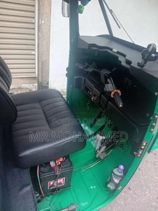Bajaj 4 Stroke 2010 Three Wheel (Used)