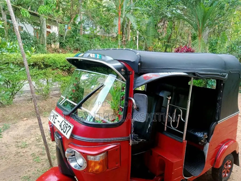 Bajaj 4 Stroke 2011 Three Wheel (Used)