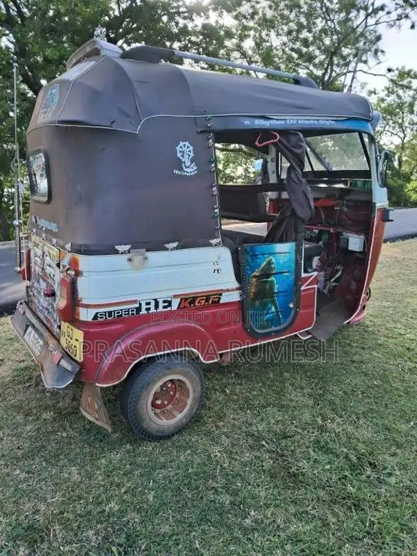 Bajaj RE 2 Stroke 2001 Three Wheel (Used)