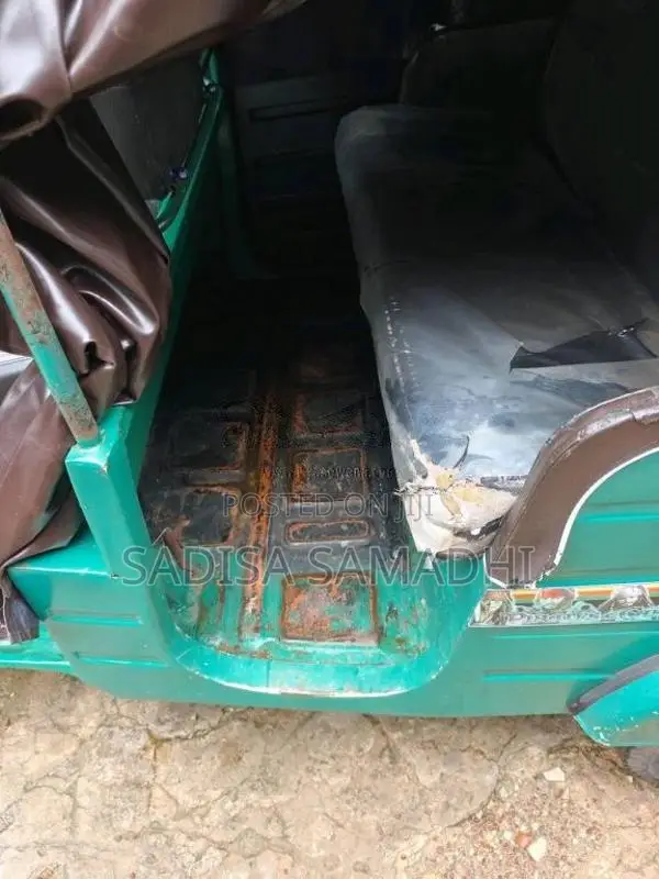 Bajaj Re 2004 Three Wheel (Used)