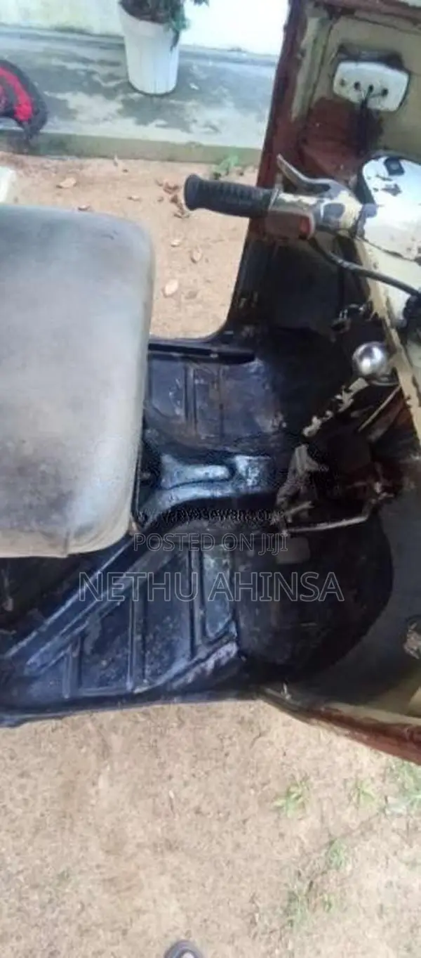 Bajaj 2 Stroke 1990 Three Wheel (Used)
