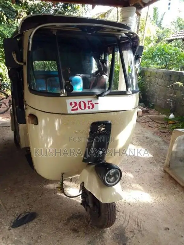 Bajaj RE 2 Stroke 1999 Three Wheel (Used)