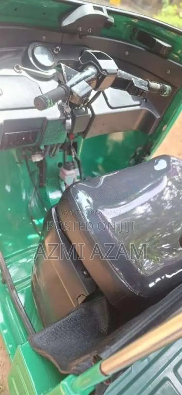 Bajaj RE 205 2016 Three Wheel (Used)