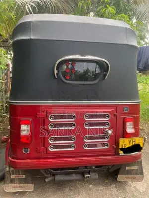 Bajaj RE 205 2011 Three Wheel (Used)