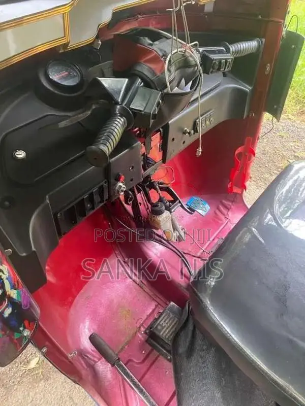 Bajaj RE 205 2011 Three Wheel (Used)