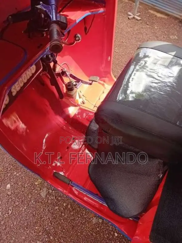 Bajaj 2 Stroke 2004 Three Wheel (Used)