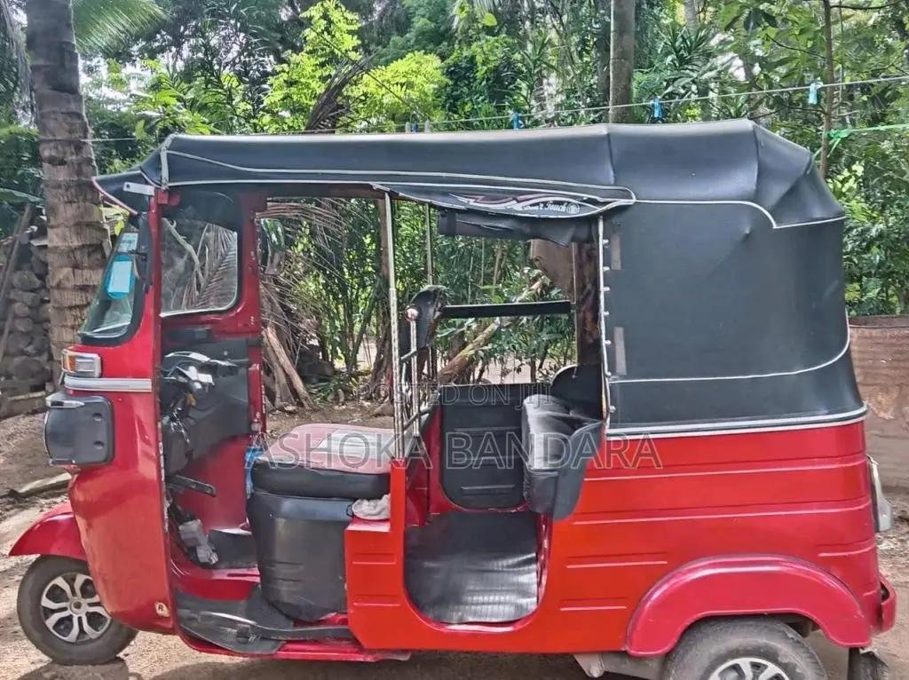 Bajaj 4 Stroke 2017 Three Wheel (Used)