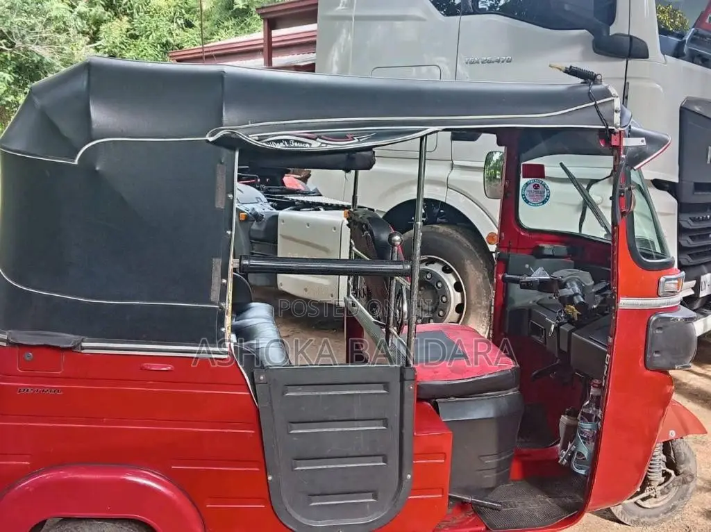 Bajaj 4 Stroke 2017 Three Wheel (Used)