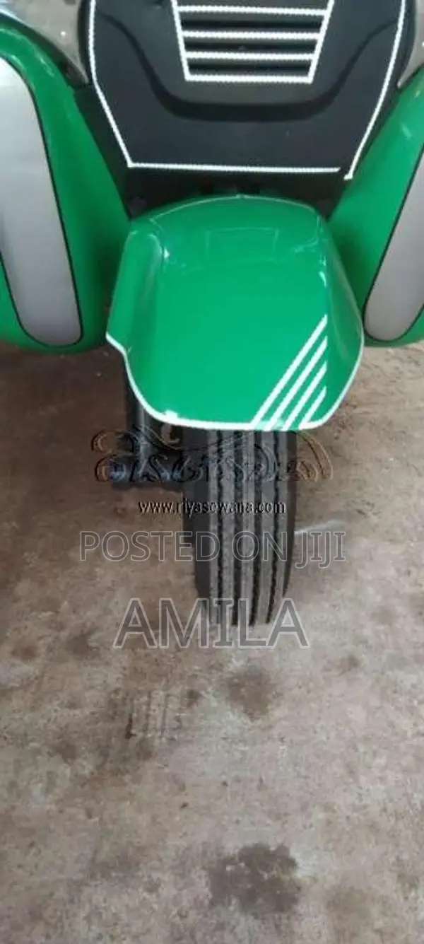 Bajaj 4 Stroke 2014 Three Wheel (Used)
