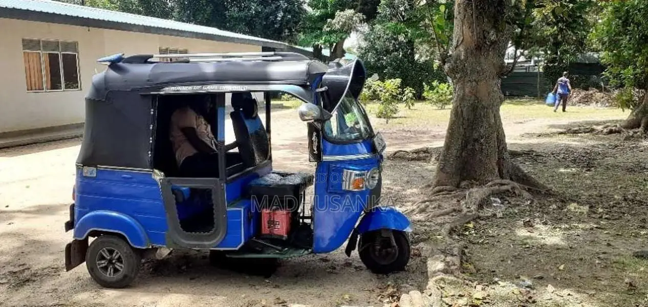 Bajaj 4 Stroke 2013 Three Wheel (Used)