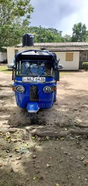 Bajaj 4 Stroke 2013 Three Wheel (Used)