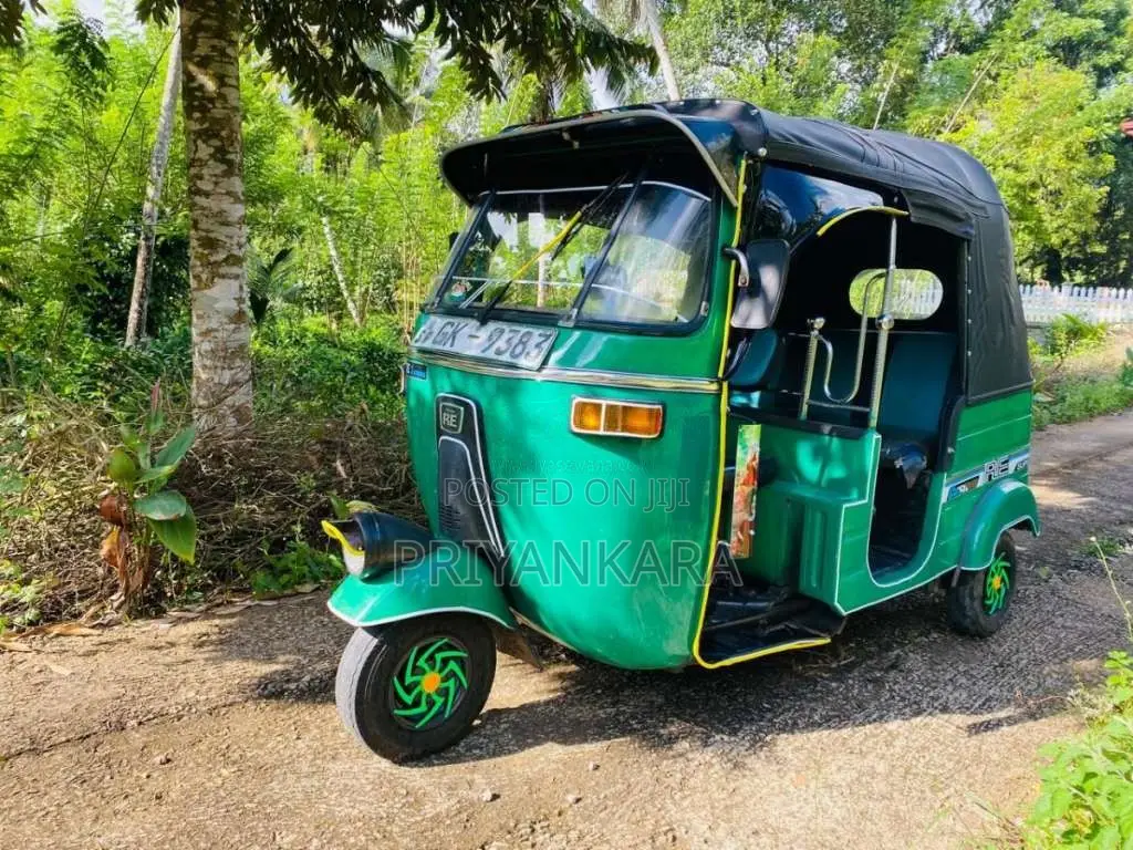 Bajaj Re 2 Stroke 2001 Three Wheel (Used)