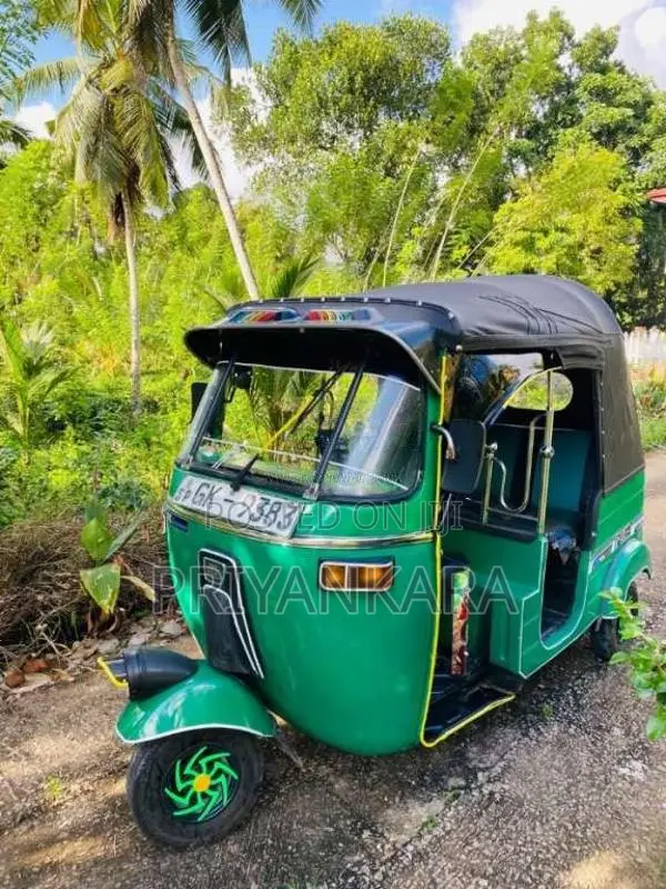 Bajaj Re 2 Stroke 2001 Three Wheel (Used)