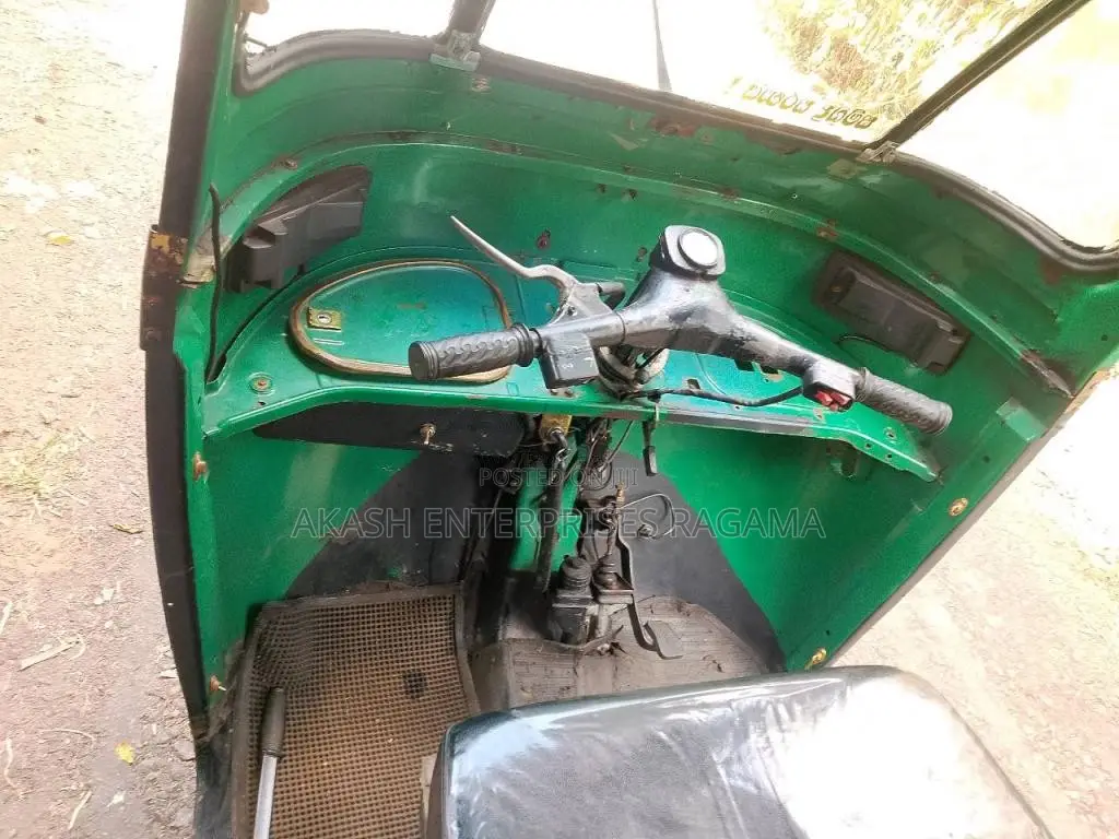Bajaj RE 2 Stroke 2005 Three Wheel (Used)