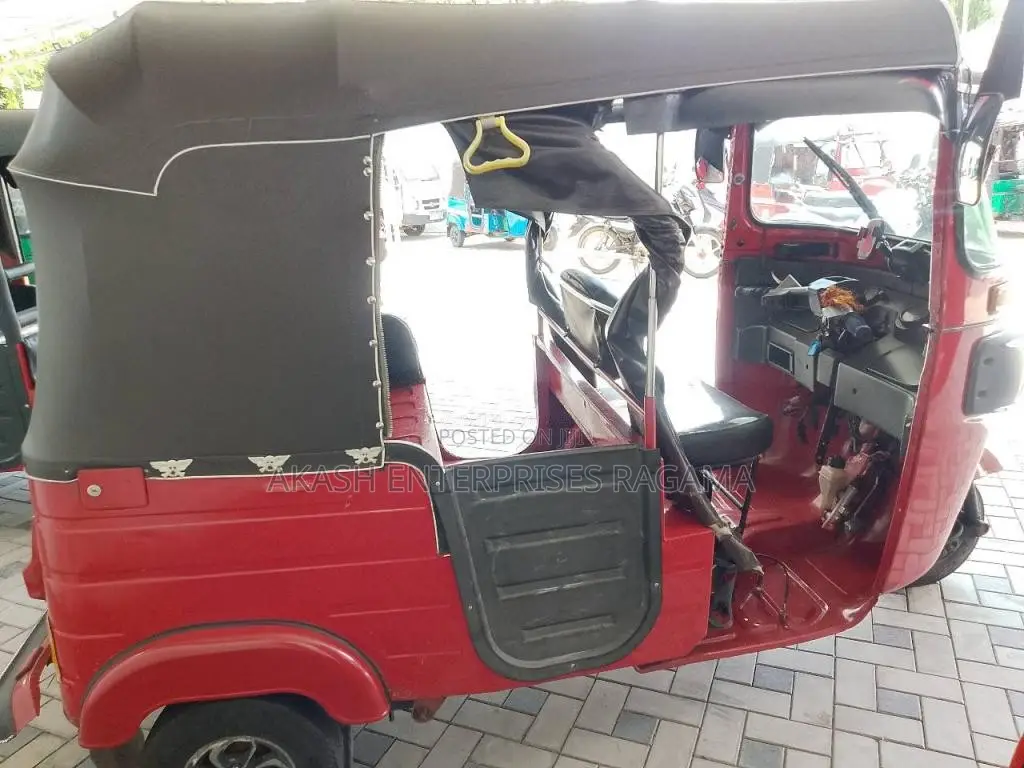 Bajaj RE 205 2015 Three Wheel (Used)