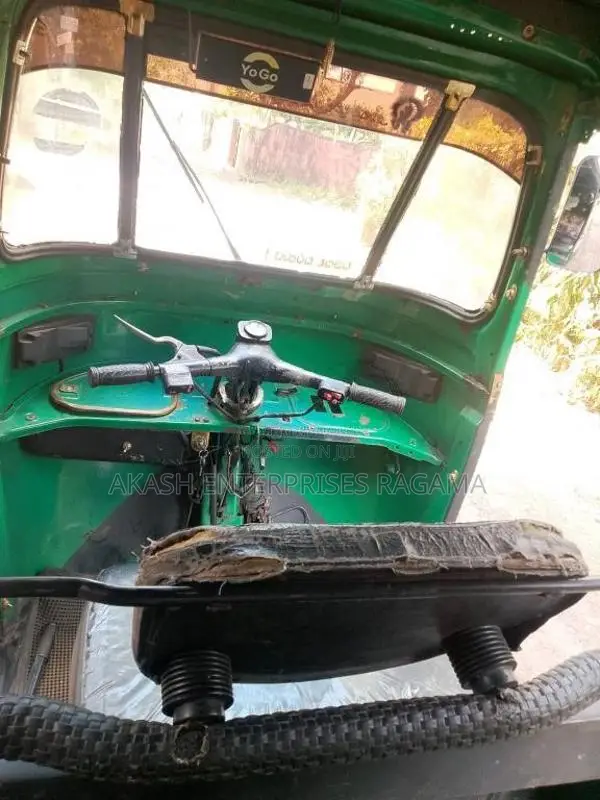 Bajaj RE 2 Stroke 2005 Three Wheel (Used)