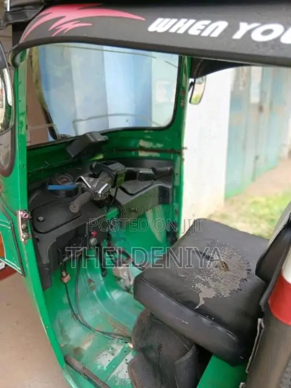 Bajaj RE 205 2010 Three Wheel (Used)