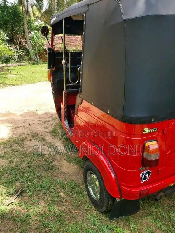 Bajaj RE 205 2011 Three Wheel (Used)