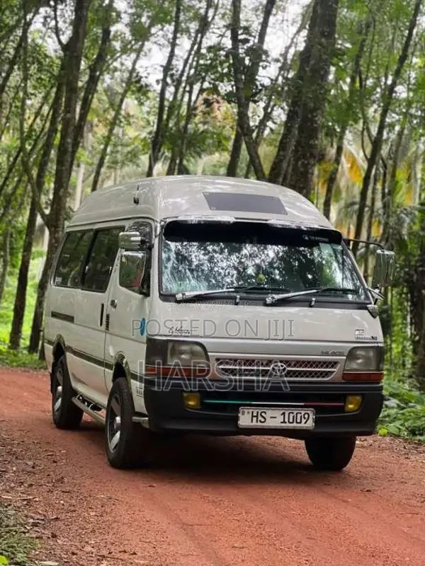 Toyota Dolphin 113 1999 Van (Used)