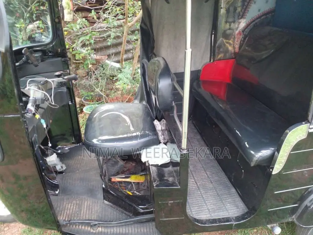 Bajaj 4 Stroke 2015 Three Wheel (Used)