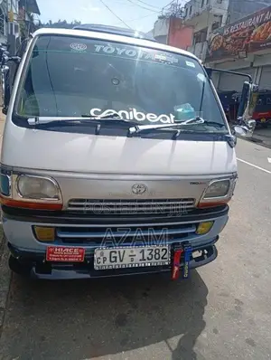 Toyota Dolphin 2002 Van (Used)