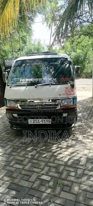 Toyota Dolphin 1996 Van (Used)