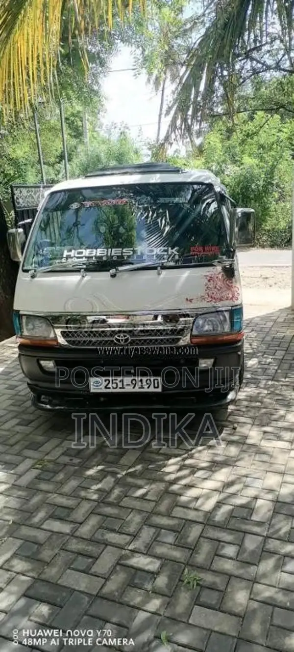 Toyota Dolphin 1996 Van (Used)