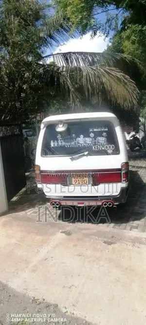 Toyota Dolphin 1996 Van (Used)
