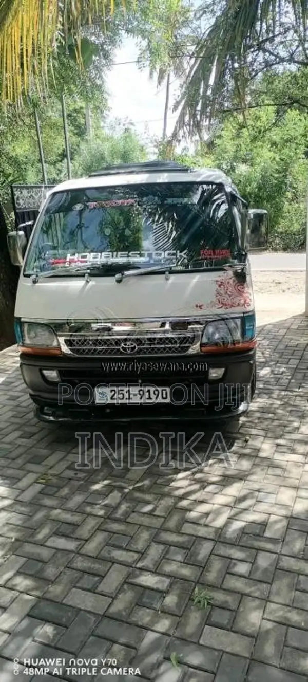 Toyota Dolphin 1996 Van (Used)