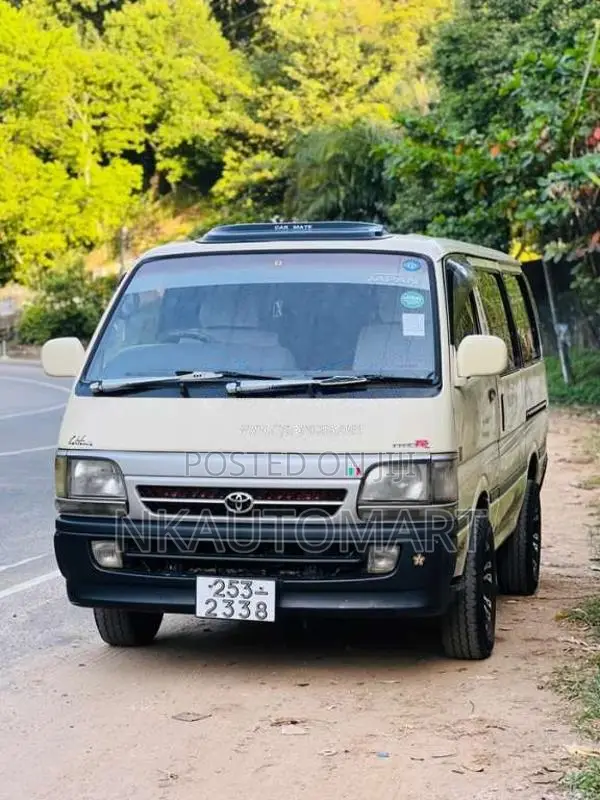 Toyota Dolphin 1993 Van (Used)
