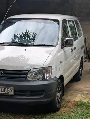 Toyota Noah 2000 Van (Used)