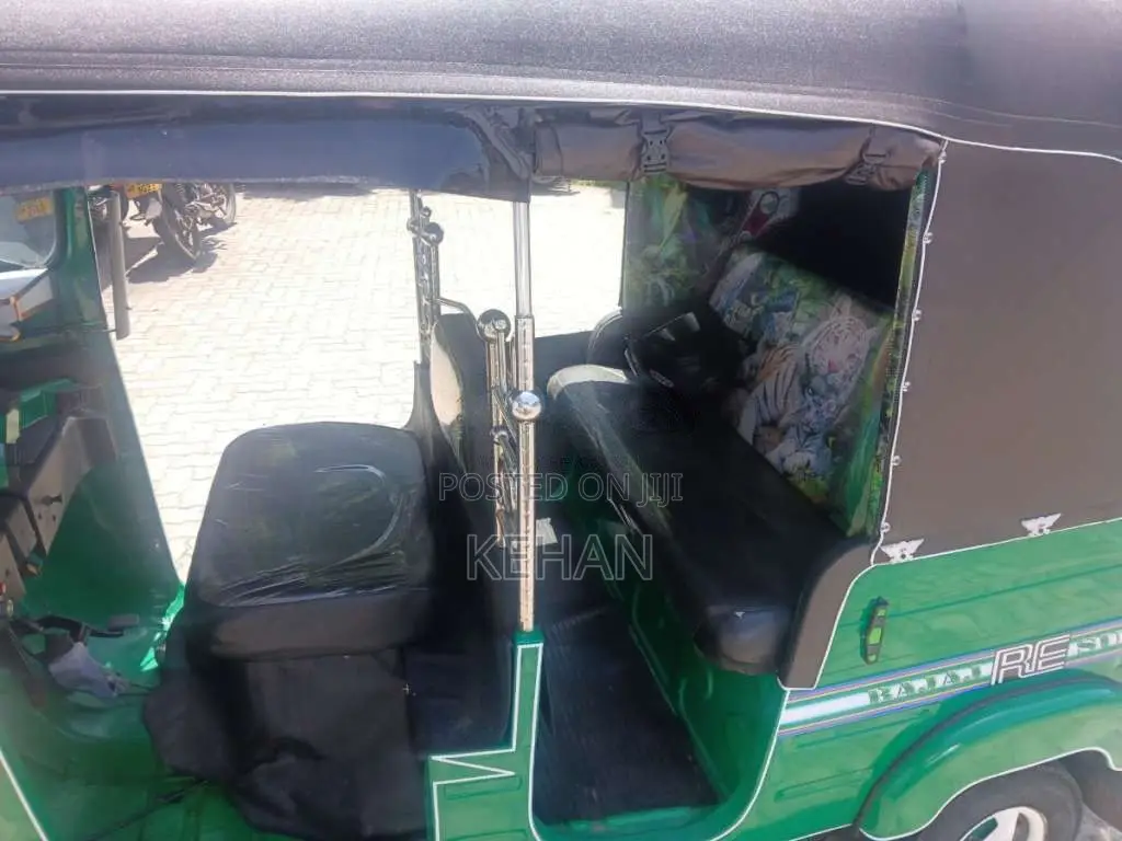 Bajaj RE 205 2011 Three Wheel (Used)