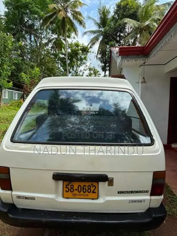 Toyota CR27 1992 Van (Used)