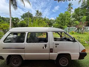 Toyota CR27 1992 Van (Used)