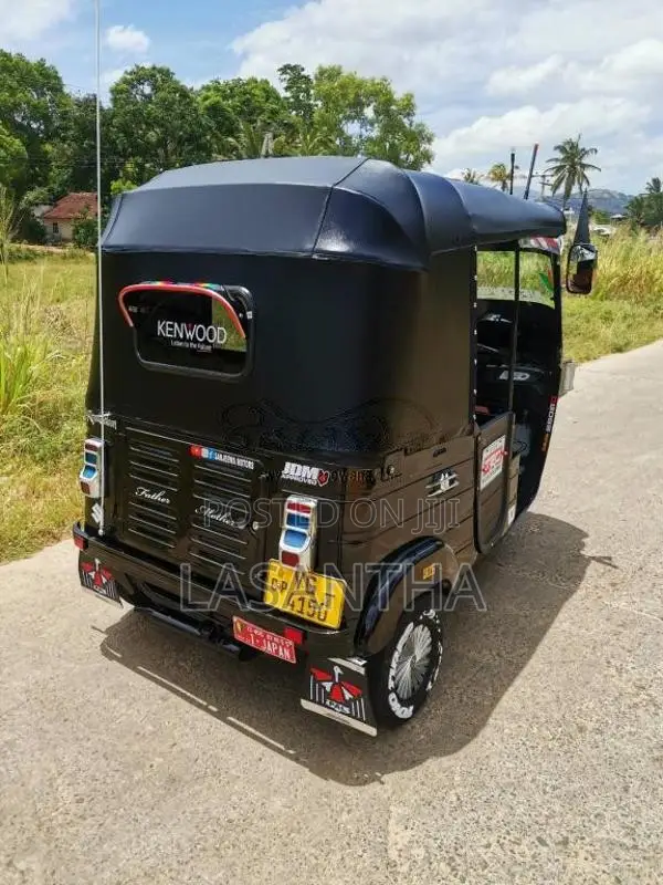 Bajaj RE 205 2011 Three Wheel (Used)