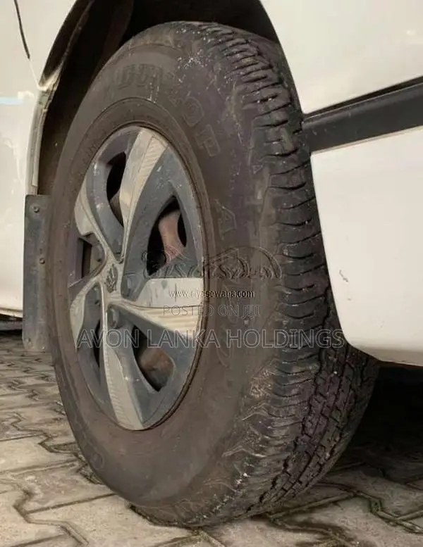 Nissan Caravan 2013 Van (Used)