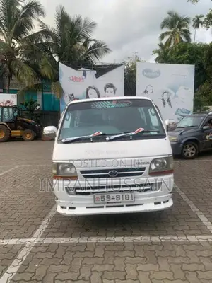 Toyota Dolphin 102 1993 Van (Used)