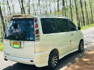 Toyota Noah Kr R2 2002 Van (Used)